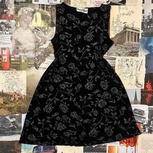 Beautiful vintage floral dress black